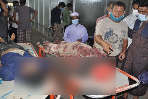 চট্টগ্রামে অটোরিকশা নালায় পড়ে দুইজনের মৃত্যু