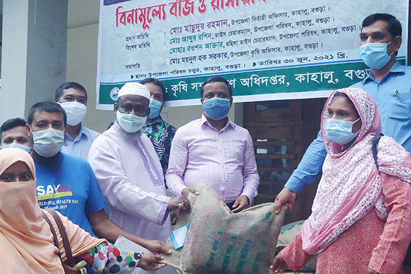 কাহালুতে কৃষকদের মাঝে বীজ ও সার বিতরণ
