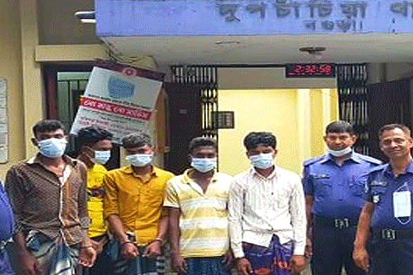 বগুড়ায় জুয়ার আসরে পুলিশের অভিযান, গ্রেফতার ৫
