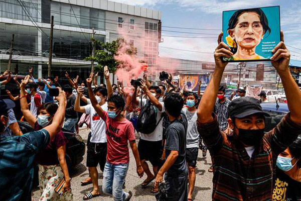 মিয়ানমারে দুই হাজার ৩০০ বিক্ষোভকারী মুক্ত