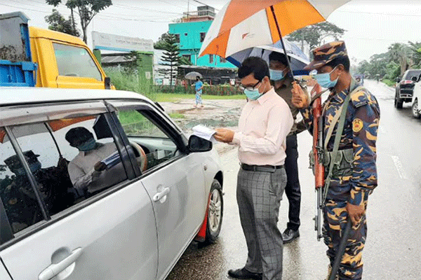 চাঁদপুরে বিধিনিষেধ অমান্য করায় জরিমানা