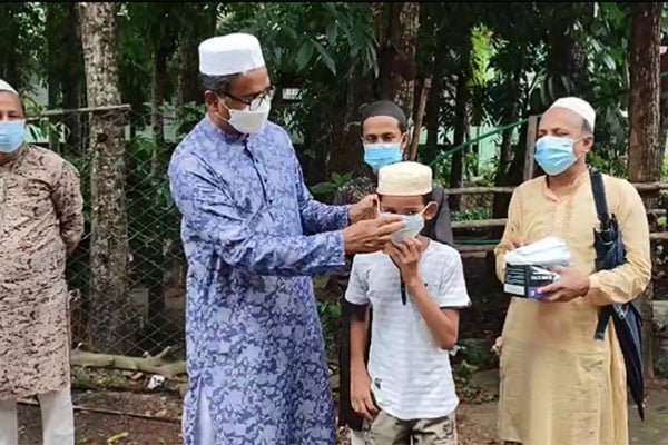 রাঙামাটিতে মসজিদে মাস্ক বিতরণ 
