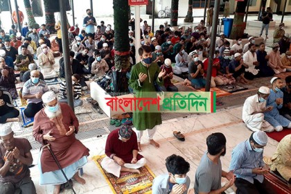 করোনা থেকে মুক্তি চেয়ে সিলেটে মুসল্লিদের কান্না

