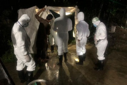 করোনায় মৃত্যু : অ্যাম্বুলেন্সে পড়ে থাকা লাশ দাফন করল ইসলামি সোসাইটি