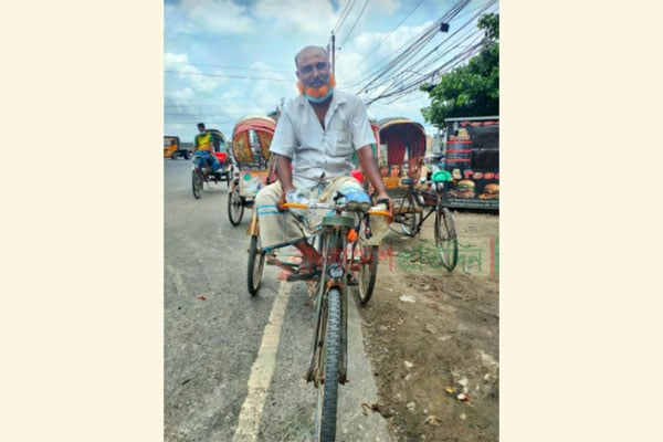 ‘আগে কামাই ভালাই আছিল, কঠিন সময় কাটতাছে এহন’