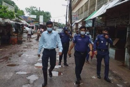 টেকনাফে কঠোর লকডাউন কার্যকর করতে মাঠে প্রশাসন, জরিমানা আদায়