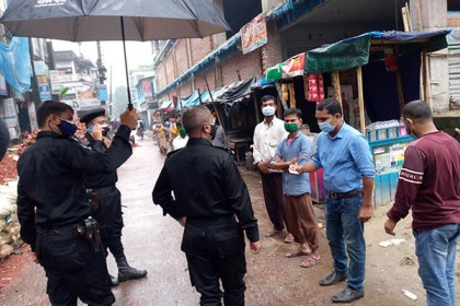 রংপুরে কঠোর লকডাউনের তৃতীয় দিন, প্রয়োজন ছাড়াই বের হচ্ছে মানুষ