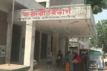 নাটোরে ছুটির দিনে করোনার নমুনা পরীক্ষা না হওয়ায় ক্ষোভ

