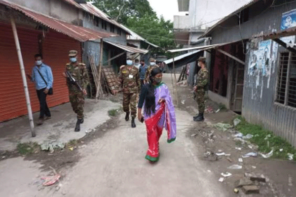 বোয়ালমারীতে বিধিনিষেধ অমান্য করায় ১৮ হাজার ৫০০ টাকা জরিমানা 