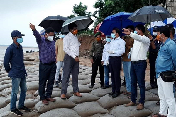 সোমেশ্বরী নদীর তীব্র ভাঙনে আতঙ্কে তীরবর্তী মানুষ