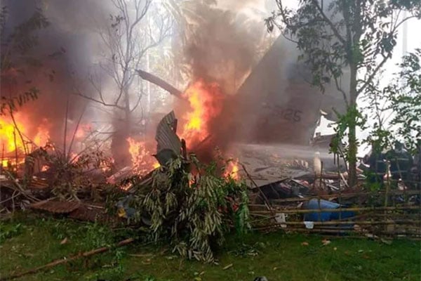 ফিলিপাইনে উড়োজাহাজ বিধ্বস্ত; ৪০ জনকে জীবিত উদ্ধার, মৃত ১৭
