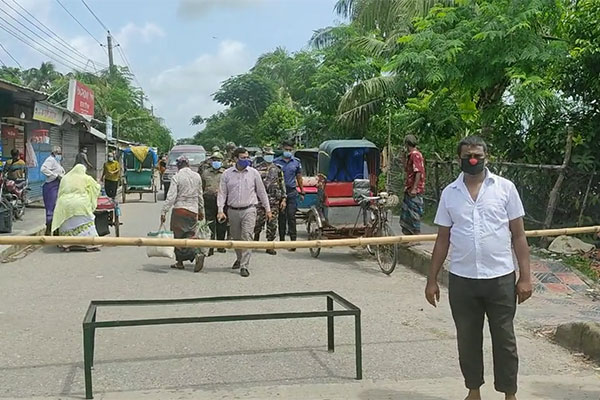 বাগেরহাটে করোনা স্বাস্থ্যবিধি না
মানায় ১৪২ জনকে জরিমানা