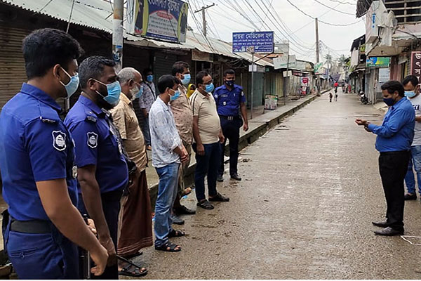 
কলাপাড়ায় বিধি-নিষেধ না মানায় জরিমানা