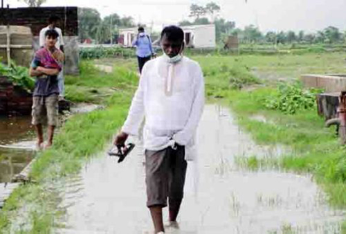 ঝিনাইদহে বৃষ্টির পানিতে নিচু এলাকায় জলাবদ্ধতা