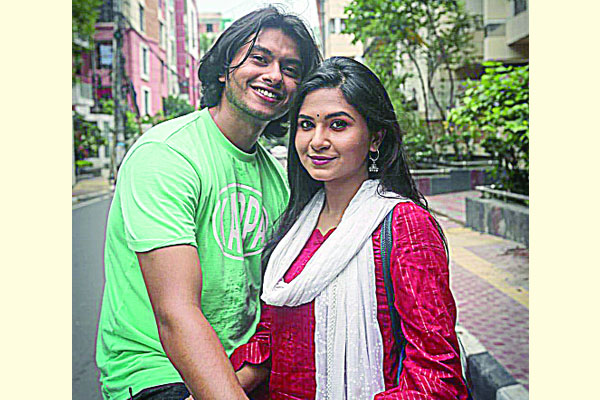 এবার স্বল্পদৈর্ঘ্যে স্পর্শিয়া-আরশ