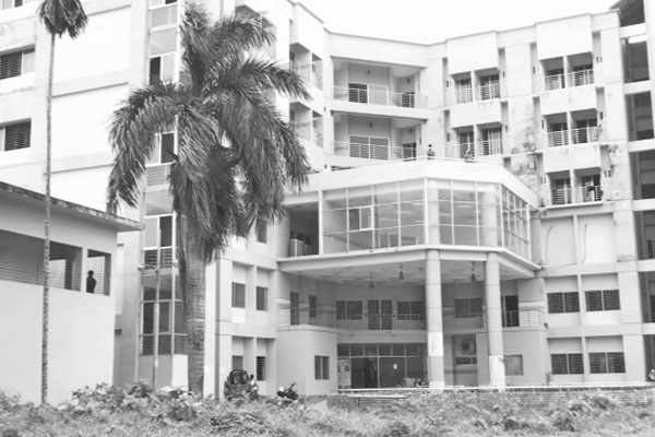 রোগীতে পূর্ণ বাগেরহাট হাসপাতাল নেই আইসিইউ
