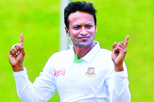 ব্যাটিংয়ের পর বোলিংয়েও