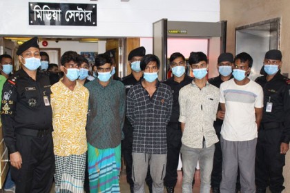 সেই টিকটক হৃদয়ের সহযোগী হিরোসহ গ্রেফতার ৫

