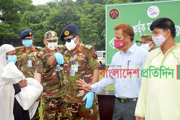 রংপুরে কর্মহীন মানুষের মাঝে সেনাবাহিনীর খাদ্য বিতরণ  
