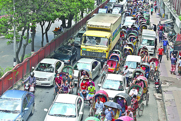 রাস্তায় বাড়ছে যানজট তল্লাশি, জরিমানাও