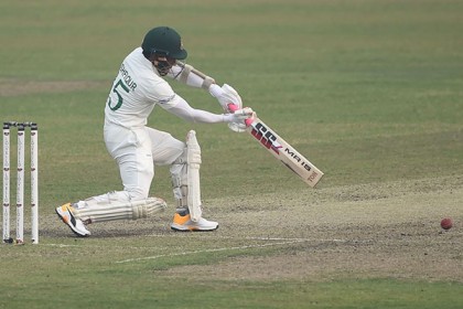 হারারে টেস্টে টস জিতে ব্যাটিংয়ে বাংলাদেশ