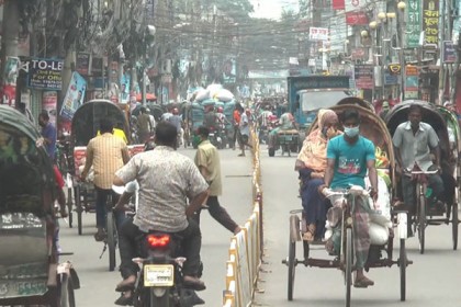 বরিশালে যান চলাচল জনসমাগম বেড়েছে