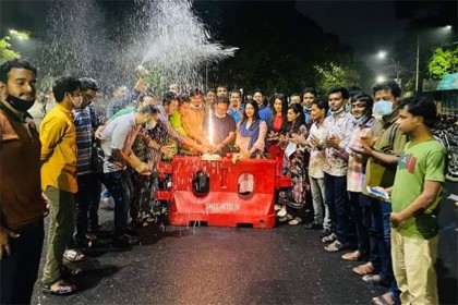 বিধিনিষেধ ভেঙে ঢাবিতে ছাত্রলীগ নেতার জন্মদিন পালন, ফুটানো হলো আতশবাজি

