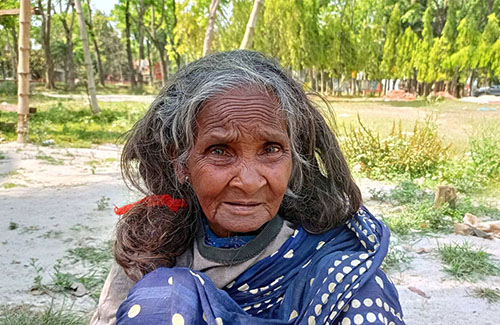 নাটোরে অজ্ঞাত বৃদ্ধার মৃত্যু, ইউএনও’র উদ্যোগে দাফন