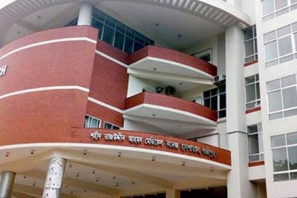 গাজীপুরে তাজউদ্দীন আহমদ মেডিকেলে করোনা পরীক্ষা শুরু