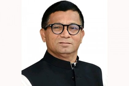 পিতাকে অটোবাইক ও তিন সন্তানের পড়ালেখার দায়িত্ব নিলেন উপমন্ত্রী শামীম

