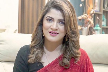 ‘সব কিছু সাদা-কালোর মতো সহজ নয়’, নতুন পোস্টে কীসের ইঙ্গিত শ্রাবন্তীর