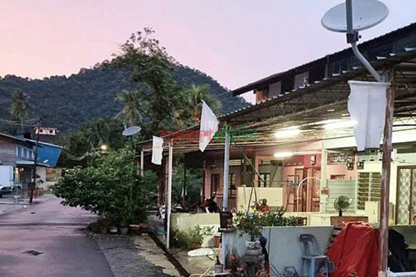মালয়েশিয়ায় ঘরে সাদা পতাকা উড়লেই পৌঁছে যাচ্ছে খাদ্য সহায়তা