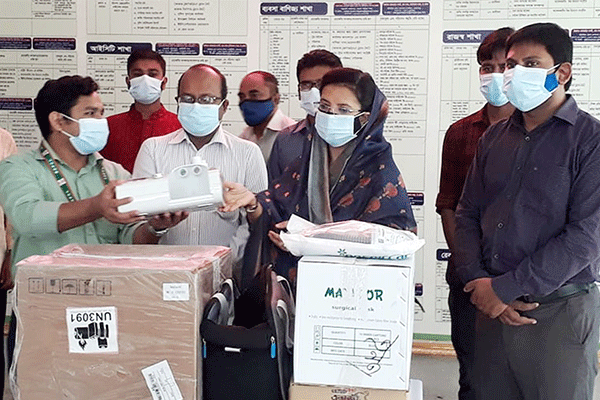 জামালপুরে হাইফ্লো ন্যাজাল ক্যানোলা ও অক্সিজেন সিলিন্ডার হস্তান্তর