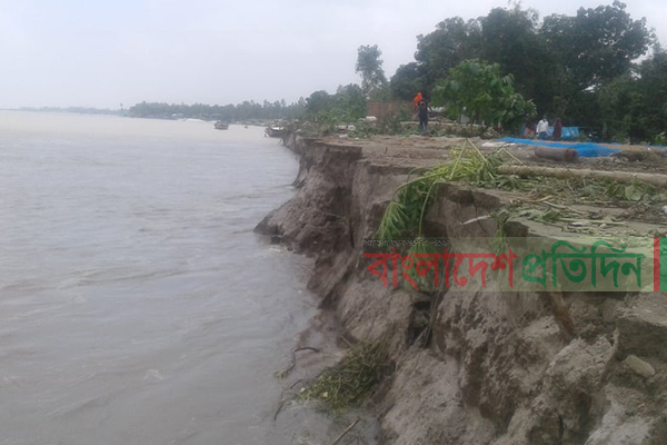 ভাঙন ও করোনা আতঙ্কে নদী তীরের মানুষ