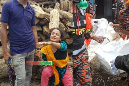 একের পর এক বের হওয়া লাশের অপেক্ষায় স্বজনরা, আহাজারি

