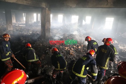 রূপগঞ্জে অগ্নিকাণ্ড : গ্রেফতার আটজনের ১০ দিন করে রিমান্ড চেয়েছে পুলিশ
