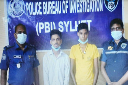 'মানবিক প্রতারক' দুই বন্ধুর গল্প