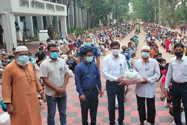 ৫০০ পরিবহন শ্রমিকের পাশে নারায়ণগঞ্জ জেলা প্রশাসন 