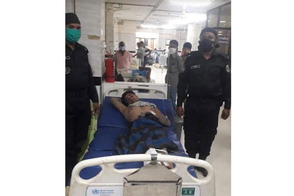 টেকনাফে গুলিবিদ্ধ অবস্থায় মাদক ব্যবসায়ী গ্রেফতার, ইয়াবা ও অস্ত্র উদ্ধার