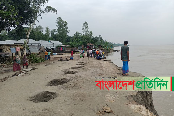 যমুনায় বিলীন হচ্ছে বসতভিটা, নিঃস্ব হচ্ছে মানুষ