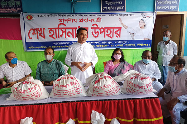 রায়পুরে অসহায়দের মাঝে খাদ্য সামগ্রী বিতরণ