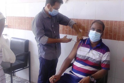 চুয়াডাঙ্গায় টিকা নিতে আগ্রহ বেড়েছে মানুষের 