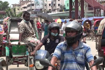 লকডাউন উপেক্ষা করে রাস্তাঘাটে ভিড় বাড়ছে