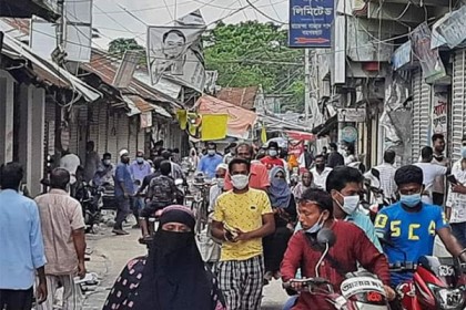 বাগেরহাটে চলছে ঢিলেঢালা লকডাউন, বেড়েছে লোক সমাগম 
