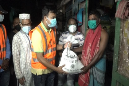 লকডাউনে কর্মহীনদের মাঝে বিসিসি'র ত্রাণ বিতরণ কার্যক্রম শুরু 
