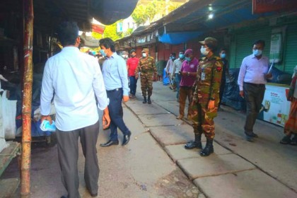 লকডাউন: রংপুরে মানা হচ্ছে না স্বাস্থ্যবিধি