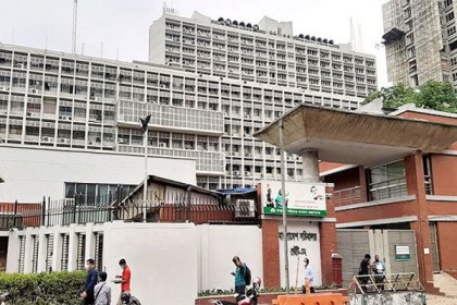 ভার্চুয়ালি চলবে সরকারি অফিস, বন্ধ থাকবে বেসরকারি প্রতিষ্ঠান