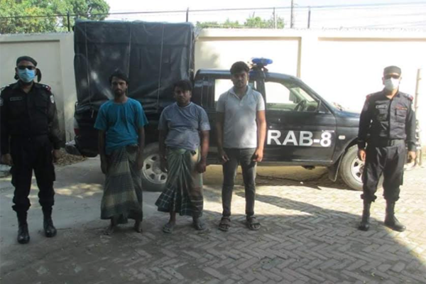 
বোয়ালমারীতে তিন মাদক ব্যবসায়ী আটক