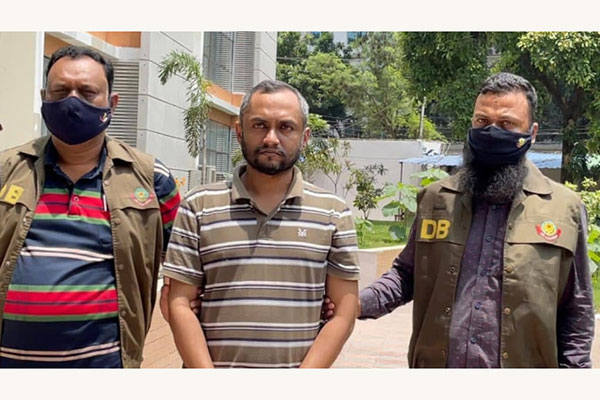 প্রতারণার অভিযোগে ই-কমার্স কোম্পানির সিইও গ্রেফতার

