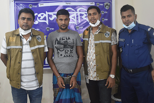 কটিয়াদীতে স্কুলছাত্রীকে ধর্ষণ ও হত্যার রহস্য উদঘাটন

